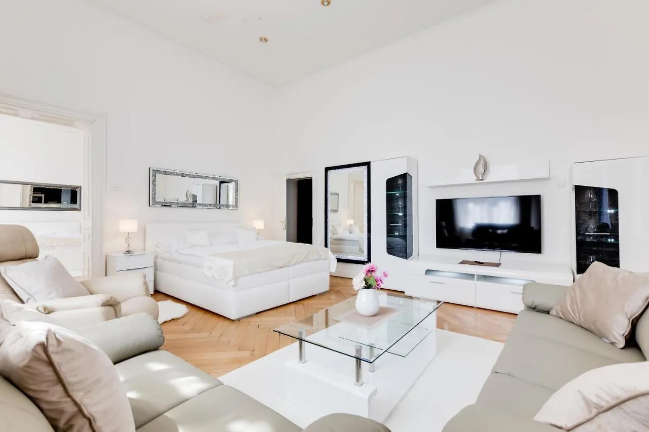 Wenceslass Square Royal Residence Apartments Πράγα