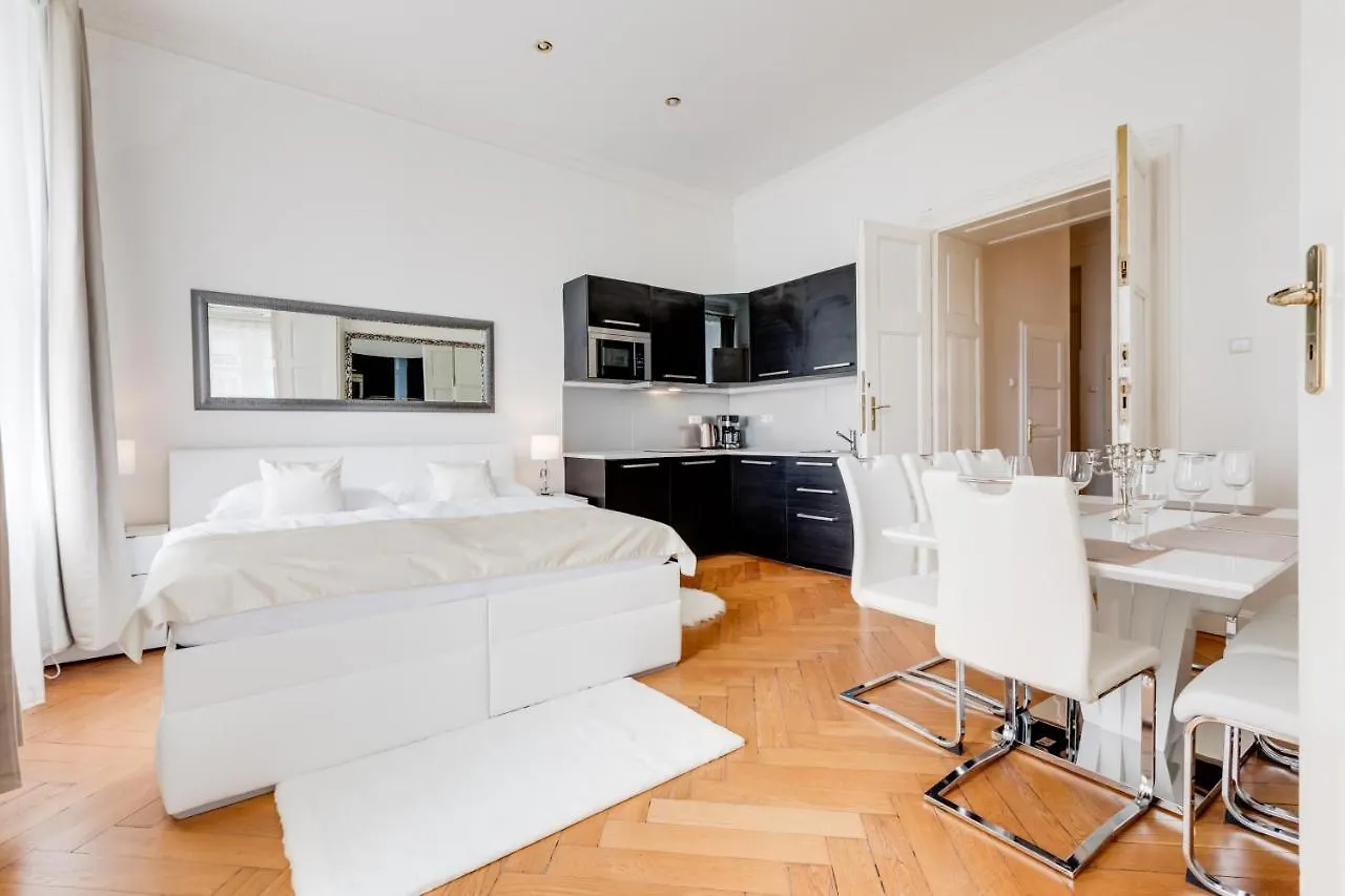 Wenceslass Square Royal Residence Apartments 프라하 체코