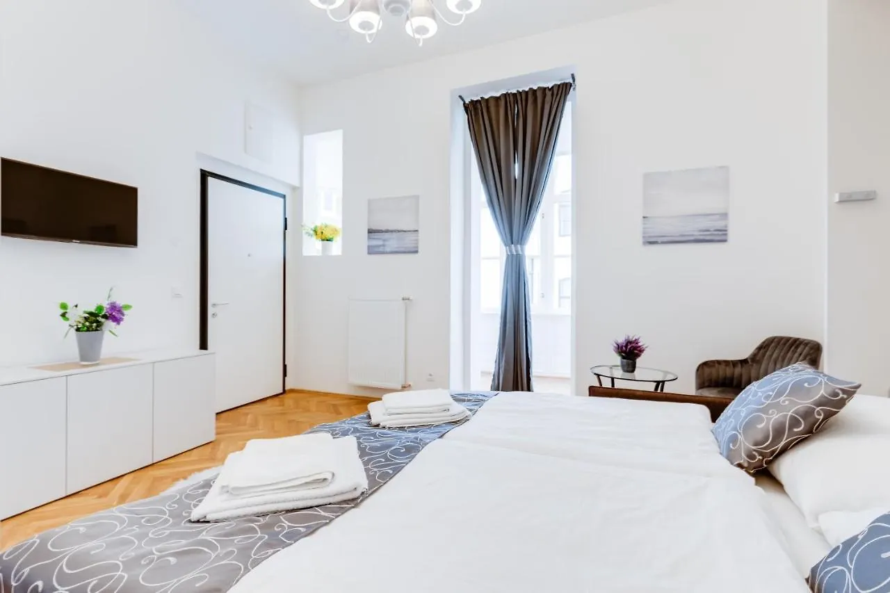 Wenceslass Square Royal Residence Apartments Прага Чехия